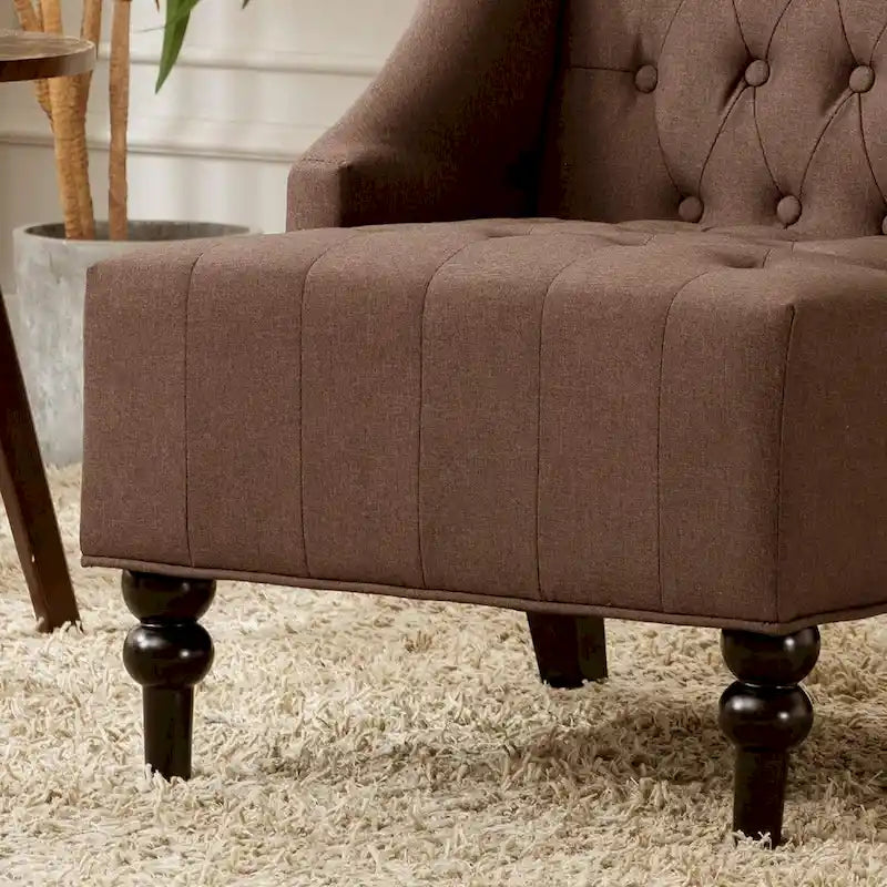 Poltrona Wingback con Schienale Trapuntato e Telaio in Legno Massello