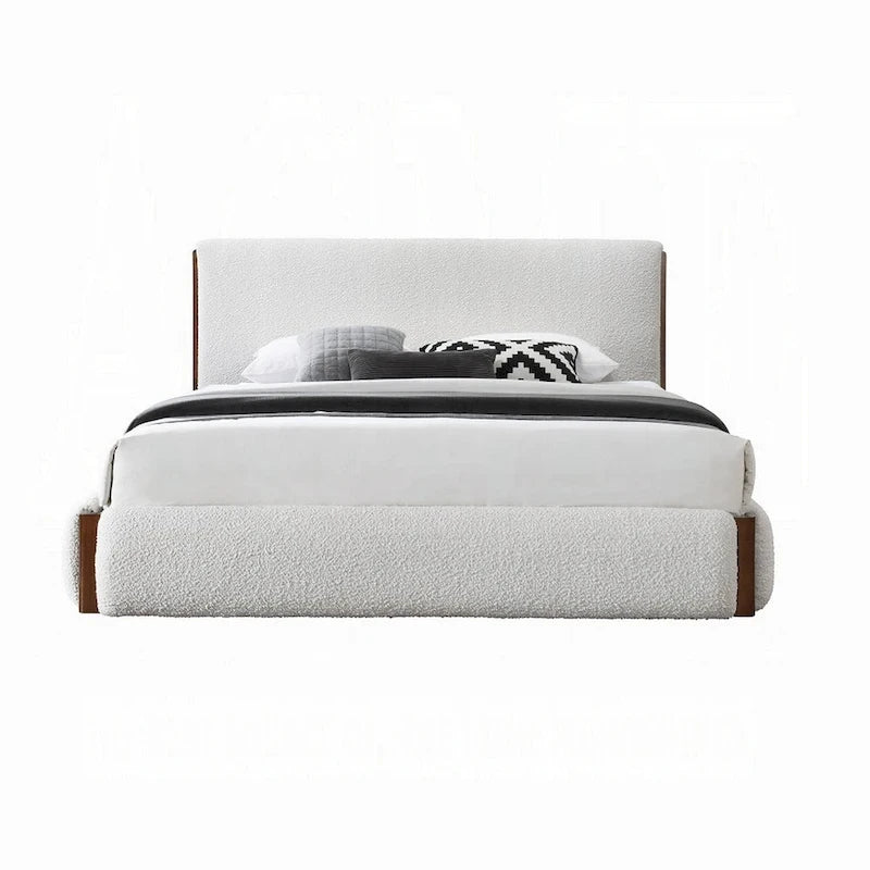 Letto Queen Size con Rivestimento in Bouclé Bianco e Struttura in Legno di Noce