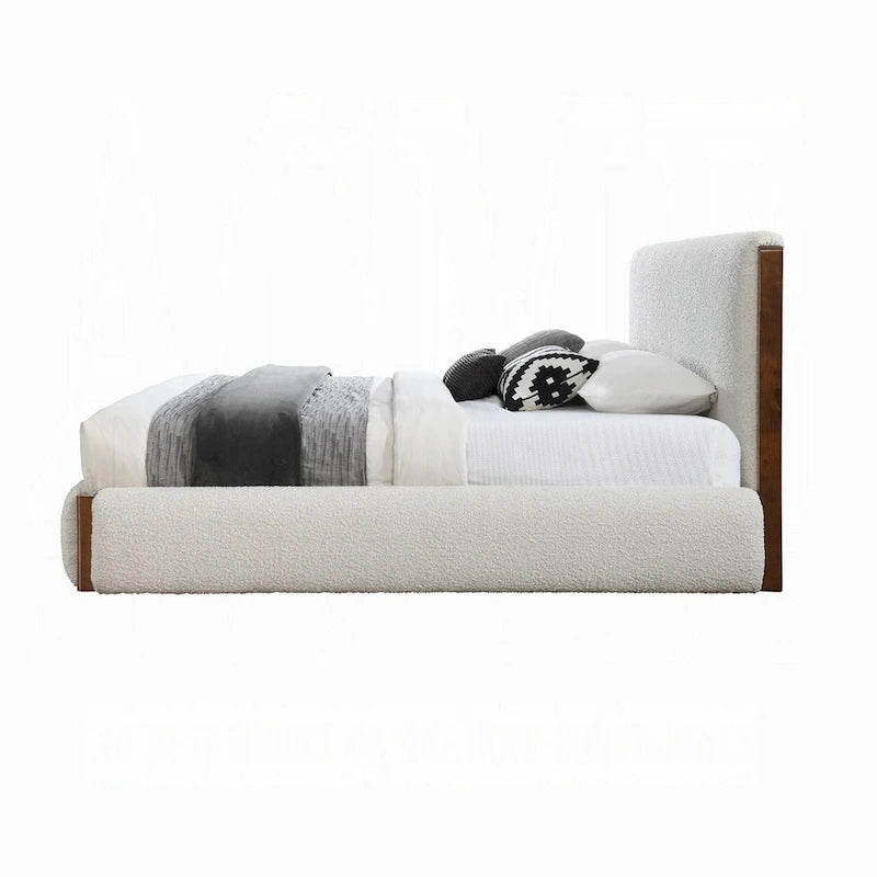 Letto Queen Size con Rivestimento in Bouclé Bianco e Struttura in Legno di Noce