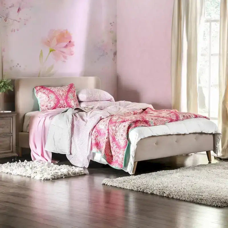 Letto queen in tessuto stile moderno di metà secolo con piattaforma e testiera capitonné