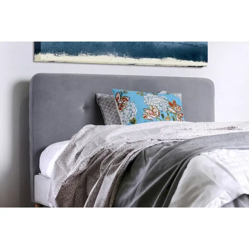 Letto queen in tessuto stile moderno di metà secolo con piattaforma e testiera capitonné
