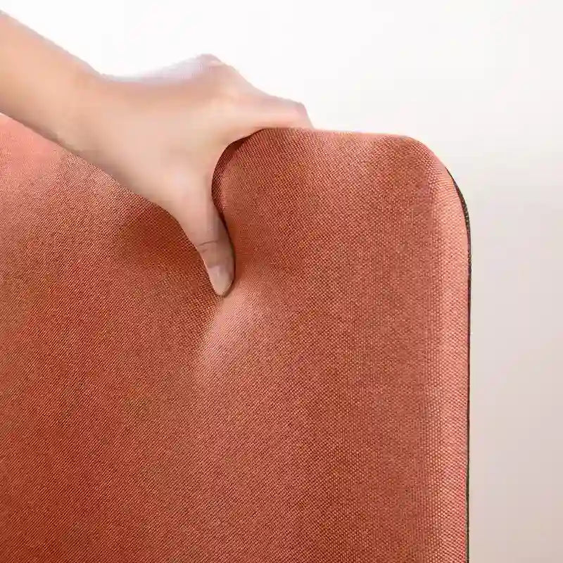 Letto con piattaforma in metallo imbottito con testiera in schiuma