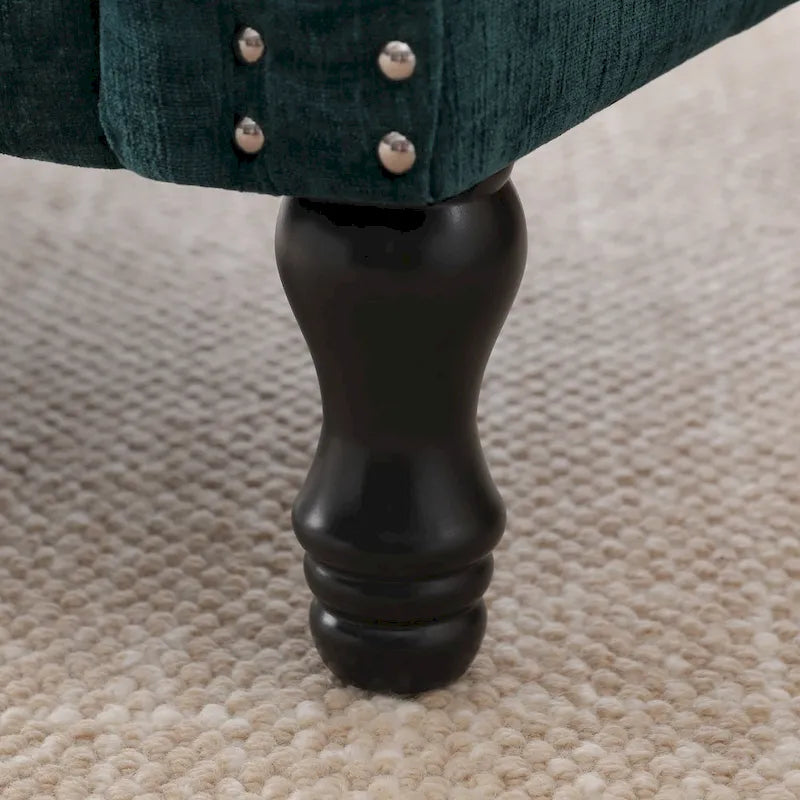 Poltrona accent imbottita con finitura borchiata e gambe in legno - Set da 2